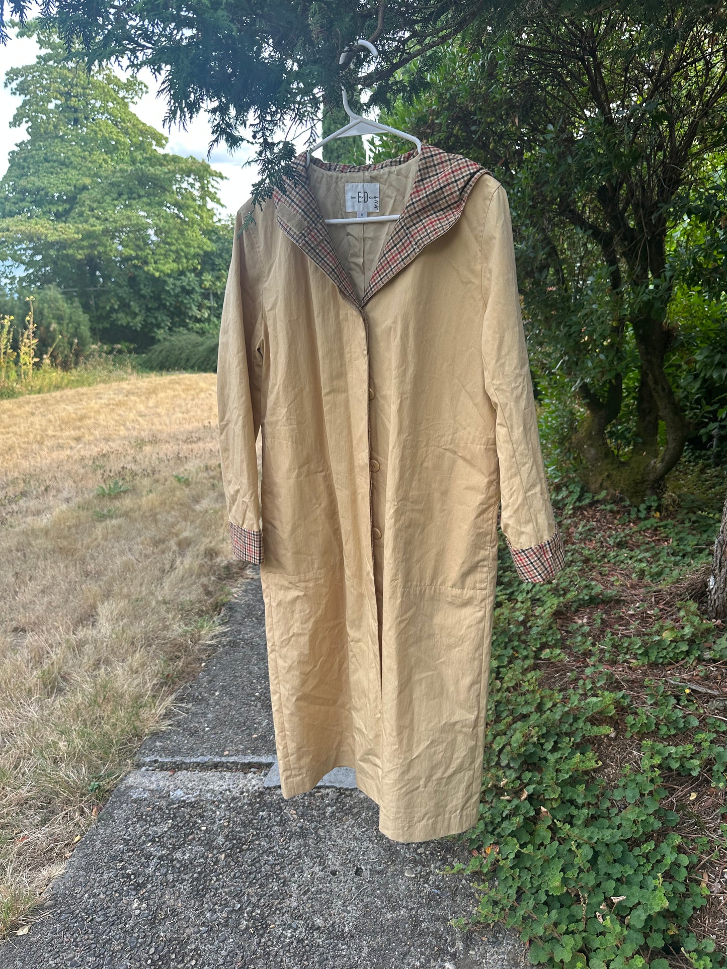 90s tan Trench in Ed den