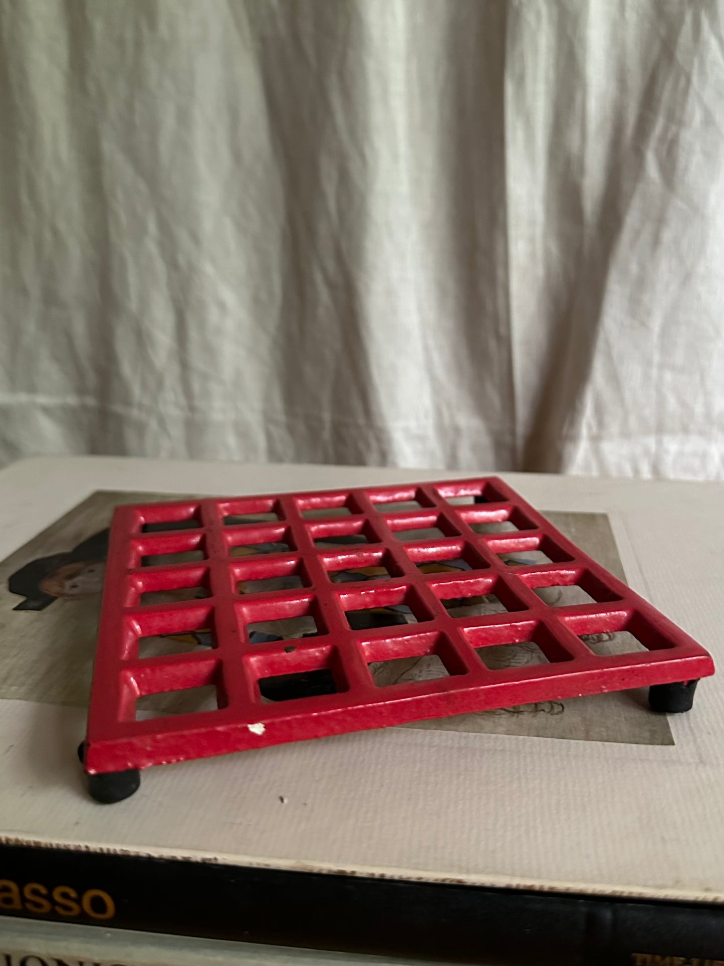 Red trivet