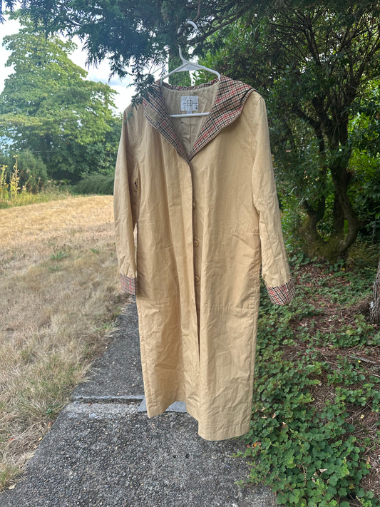 90s tan Trench in Ed den